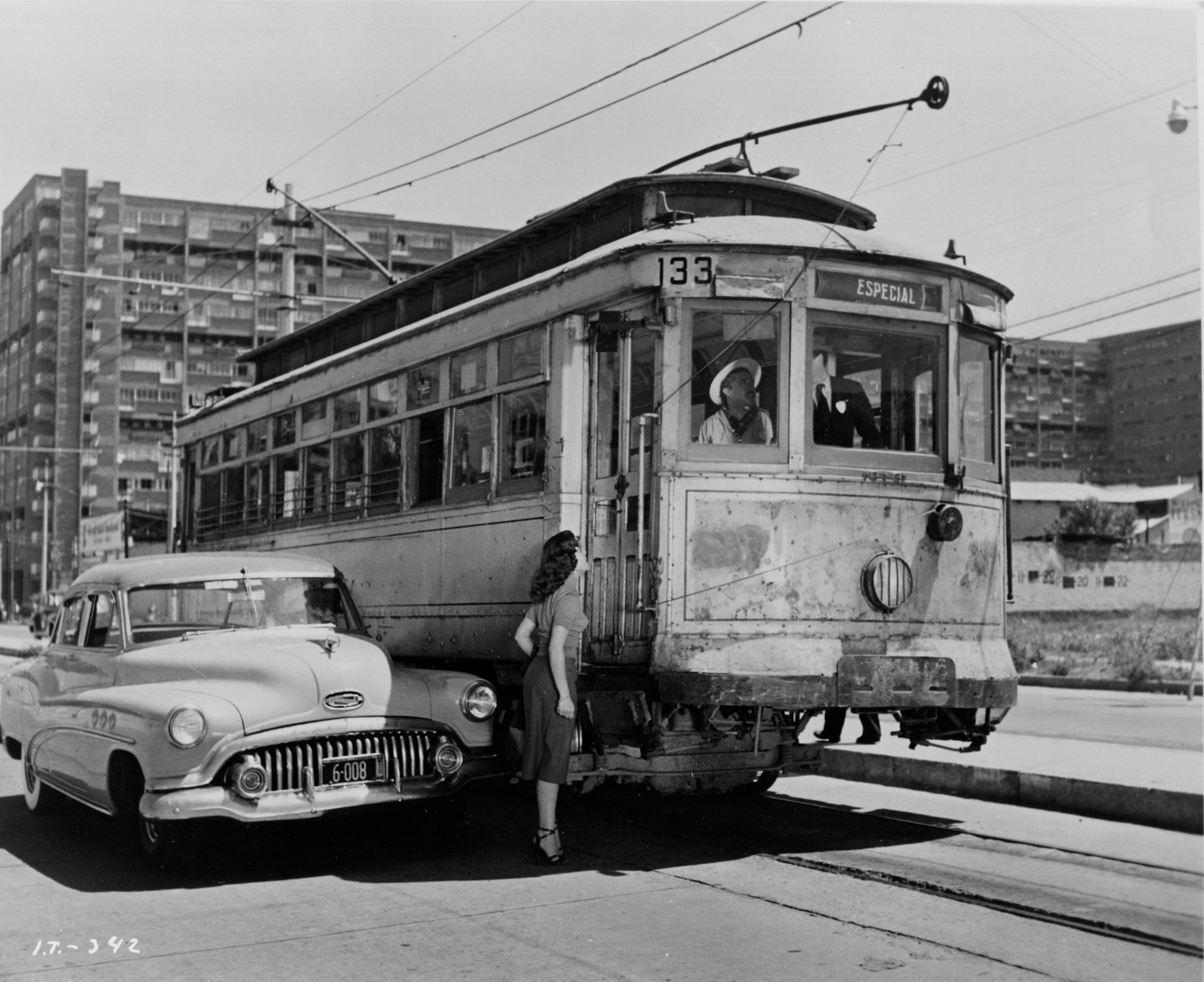 Illusion Travels by Streetcar (1954) still