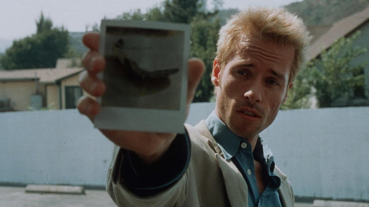 Memento (2000) still